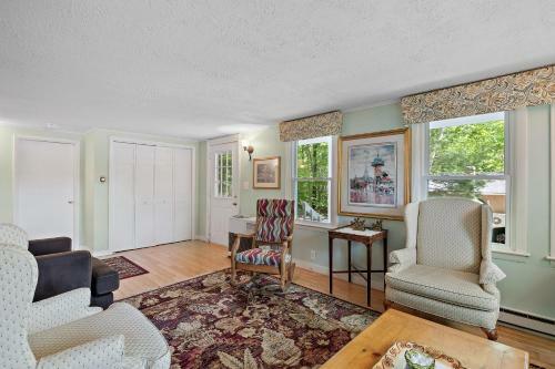 Shaws Pond Lakefront Retreat!