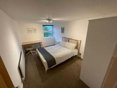 Apartamento Spacious 2-bedroom Flat Near Surbiton Station