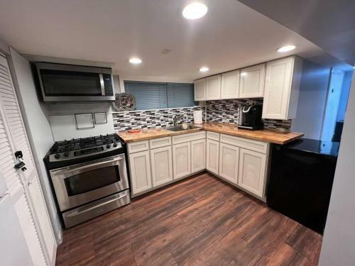 Beautiful 1 Bedroom Apartment Entire Unit