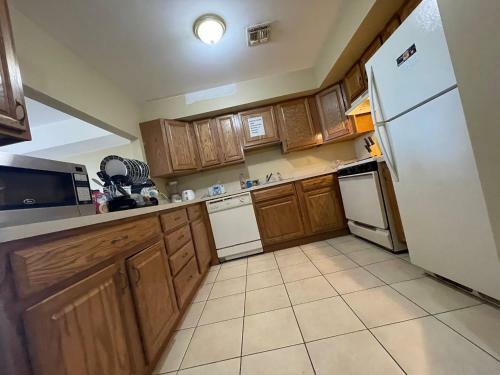 Lovely 3-bedroom Apartment With Free Parking