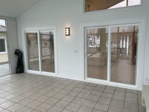 Waterfront Home In Brick With Swimming Pool Access