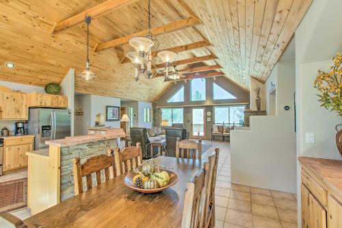 Stunning Angel Fire Cabin With Private Hot Tub!