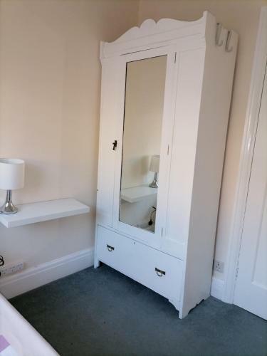 Single Room In Shared House In Town