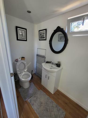 The Apple And Plum Cottage Studio Apartment New