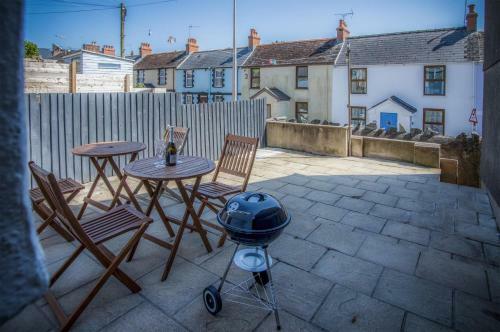 Ivy Cellar - 2 Bedroom Apartment - Tenby