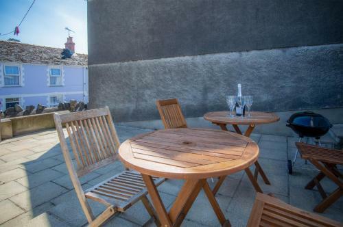 Ivy Cellar - 2 Bedroom Apartment - Tenby