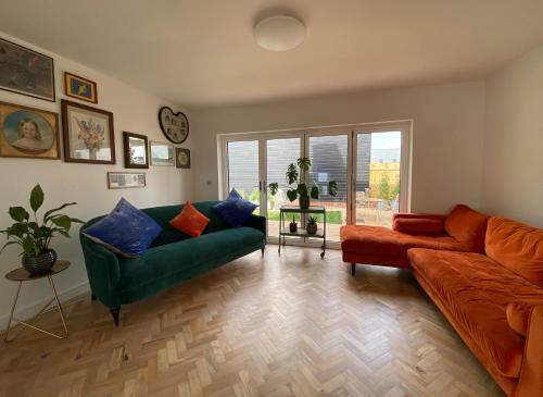 5 Bedroom Modern Home, Totnes - 10 Guests, 7 Day Minimum Booking
