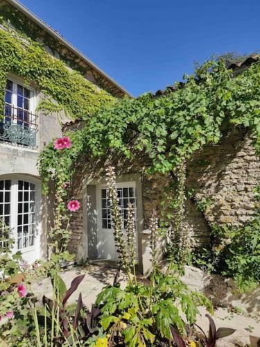Maison Rustique Au Coeur Du Charme Charentais