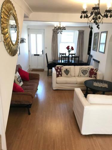 *new* Quirky Cottage By The Sea