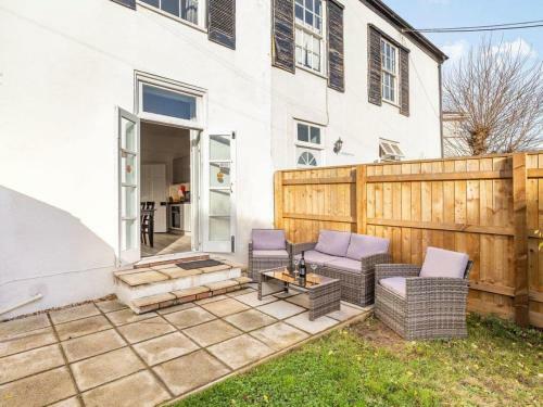 Lovely Villa 3 Kings 1double Sofa Bed