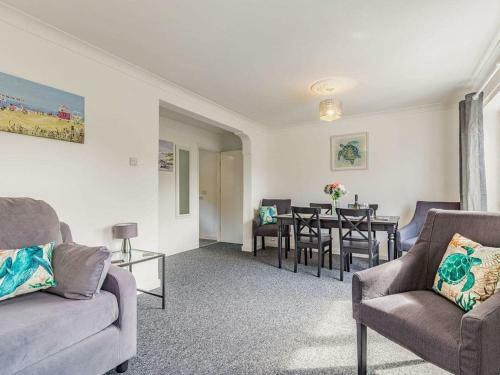 Lovely Apartment 2 King-sized 2 Single Beds