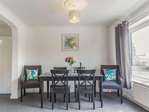 Lovely Apartment 2 King-sized 2 Single Beds