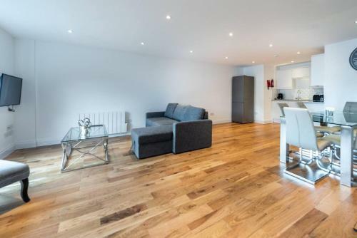 Large Apartment Close To London Br1 II
