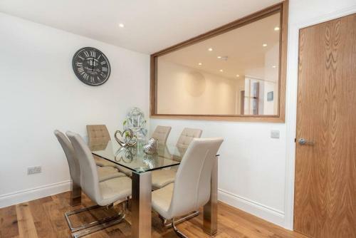 Gorgeous Modern Apartment Br2