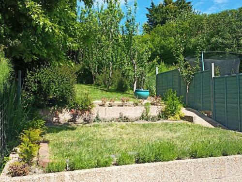 Character 2 Bedroom, 2 Bathroom Home With Garden.
