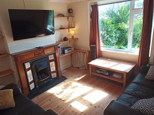 Character 2 Bedroom, 2 Bathroom Home With Garden.