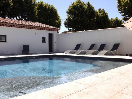 Hostal La Suite C�t� Pool-house Piscine & Jacuzzi Privatifs