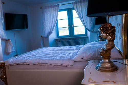 Hotel Schlo� Neuburg