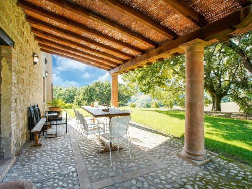 Vintage Villa In Sermugnano With Infinity Pool