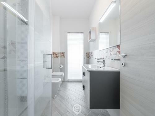 Alba's Apartment - Wifi & Private Parking