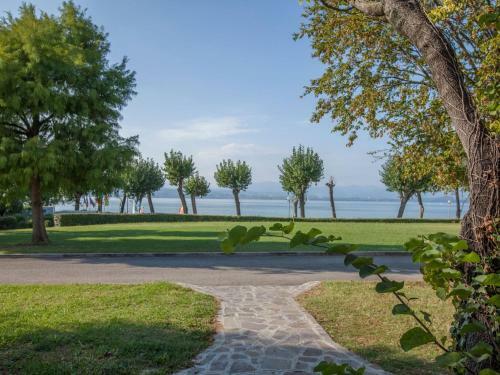 Semi-detached Bungalow With AC Just 3,5 Km From Sirmione