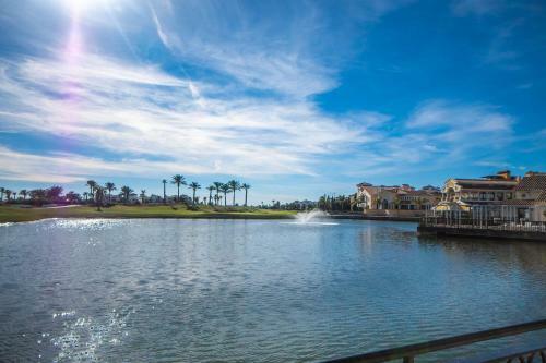 Modern Bright Two Bedroom Apartment With Pool Views - Co1022lt