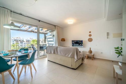 Modern Bright Two Bedroom Apartment With Pool Views - Co1022lt