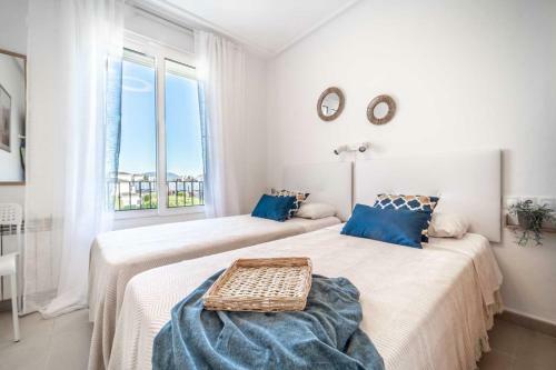 Modern Bright Two Bedroom Apartment With Pool Views - Co1022lt