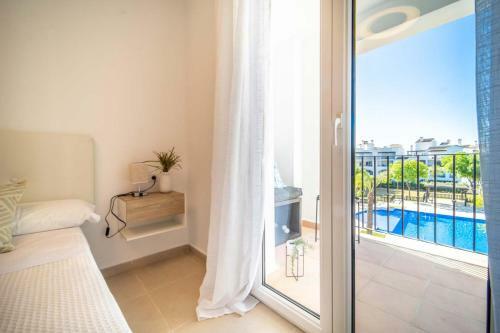 Modern Bright Two Bedroom Apartment With Pool Views - Co1022lt