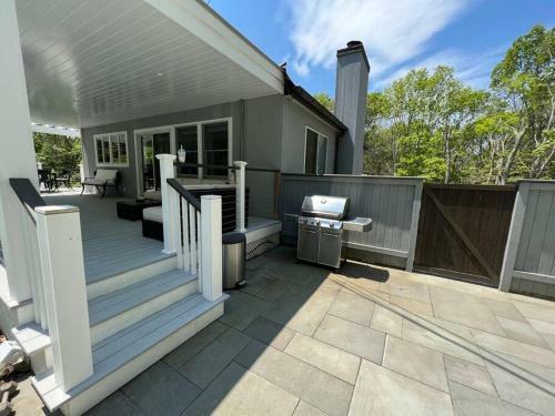 East Hampton Summer Home With Pool & Hot Tub