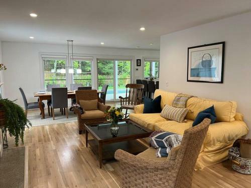 East Hampton Summer Home With Pool & Hot Tub
