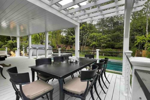 East Hampton Summer Home With Pool & Hot Tub