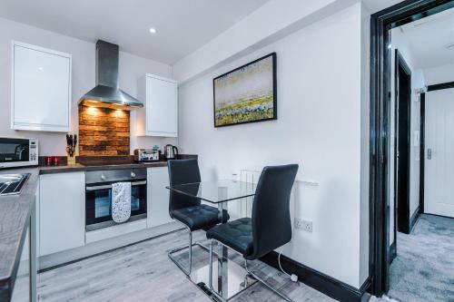 Studio Three, Clarendon Apartments
