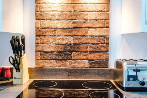 Studio Three, Clarendon Apartments