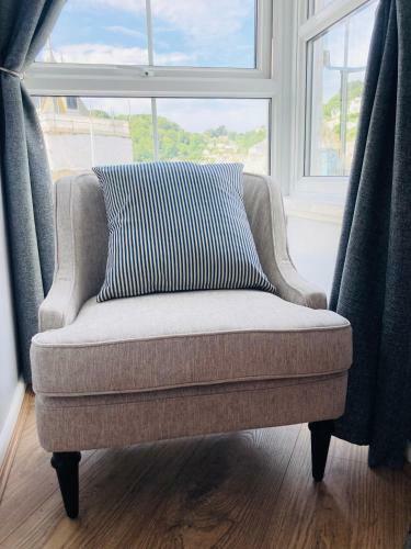 Looe With A View - Entire Apartment With Free Allocated Parking