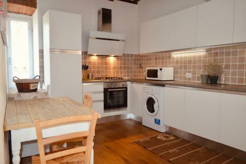 Casa In Pieno Centro Storico Suvereto