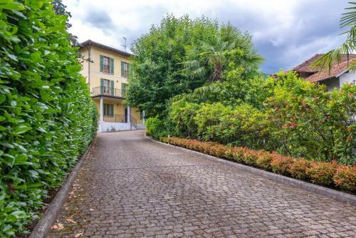Hostal La Camera Con Vista Lago Al Secondo Piano Della Villa Isabella