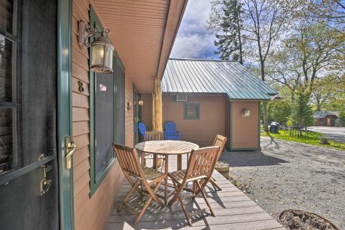 Townhome Walk To Mirror Lake And Main Street!