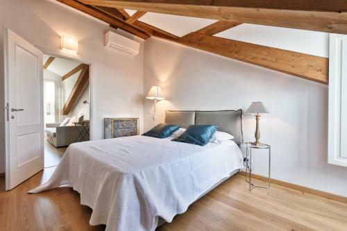 Apartamento Mansarda In Borgo Po