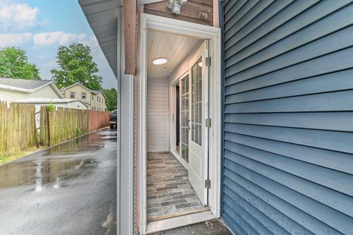 Charming Saratoga Springs Cottage With Patio!
