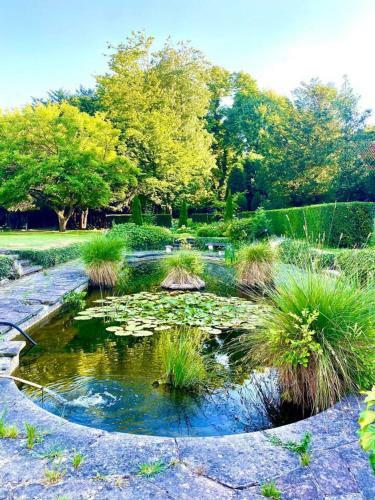 Idyllic Country Retreat With Wow Views & Lush Pool