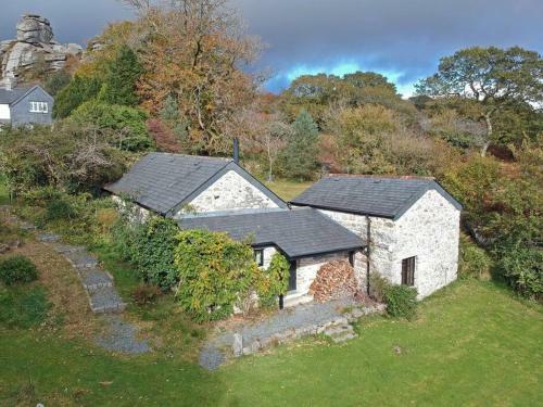 Vixen Tor Farm - Beautiful Barn With Stunning Views Across Dartmoor In Devon