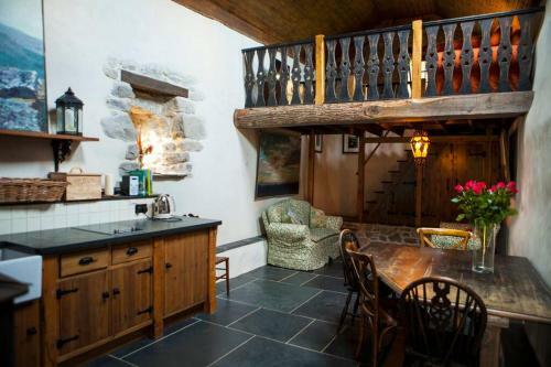 Vixen Tor Farm - Beautiful Barn With Stunning Views Across Dartmoor In Devon