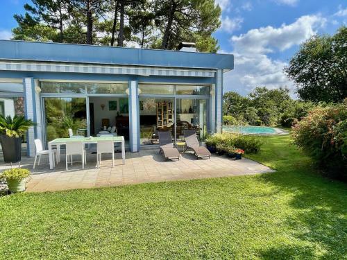Beautiful Flowery Garden, Pool And Pleasant House