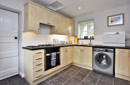 Dove Cottage - Sleeps 6 Near Cartmel