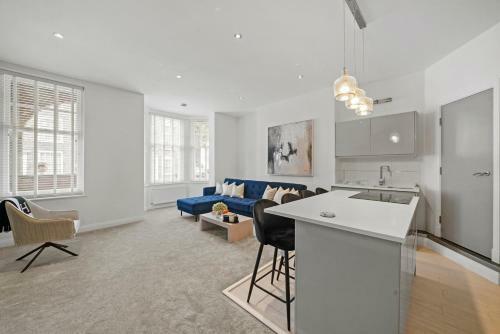 The Hamptons Apartment + Underground Spa Bathroom