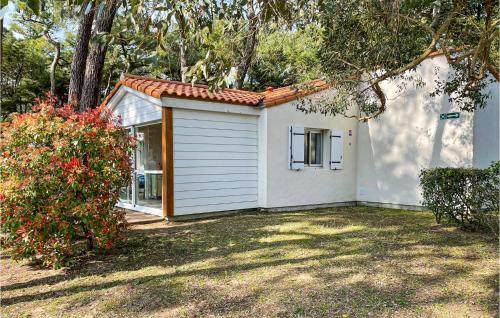 Nice Home In La Faute-sur-mer With 2 Bedrooms