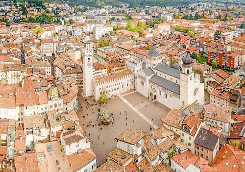 Apartamento Comodo Appartamento [trento Centro] Il Duomo Bianco