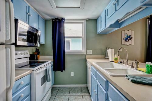 Sunsaltsand Lakefront 2br Condo Sleeps 6 Beachview