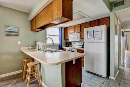 Lakefront Top Floor Beach View 2br Sleeps 6